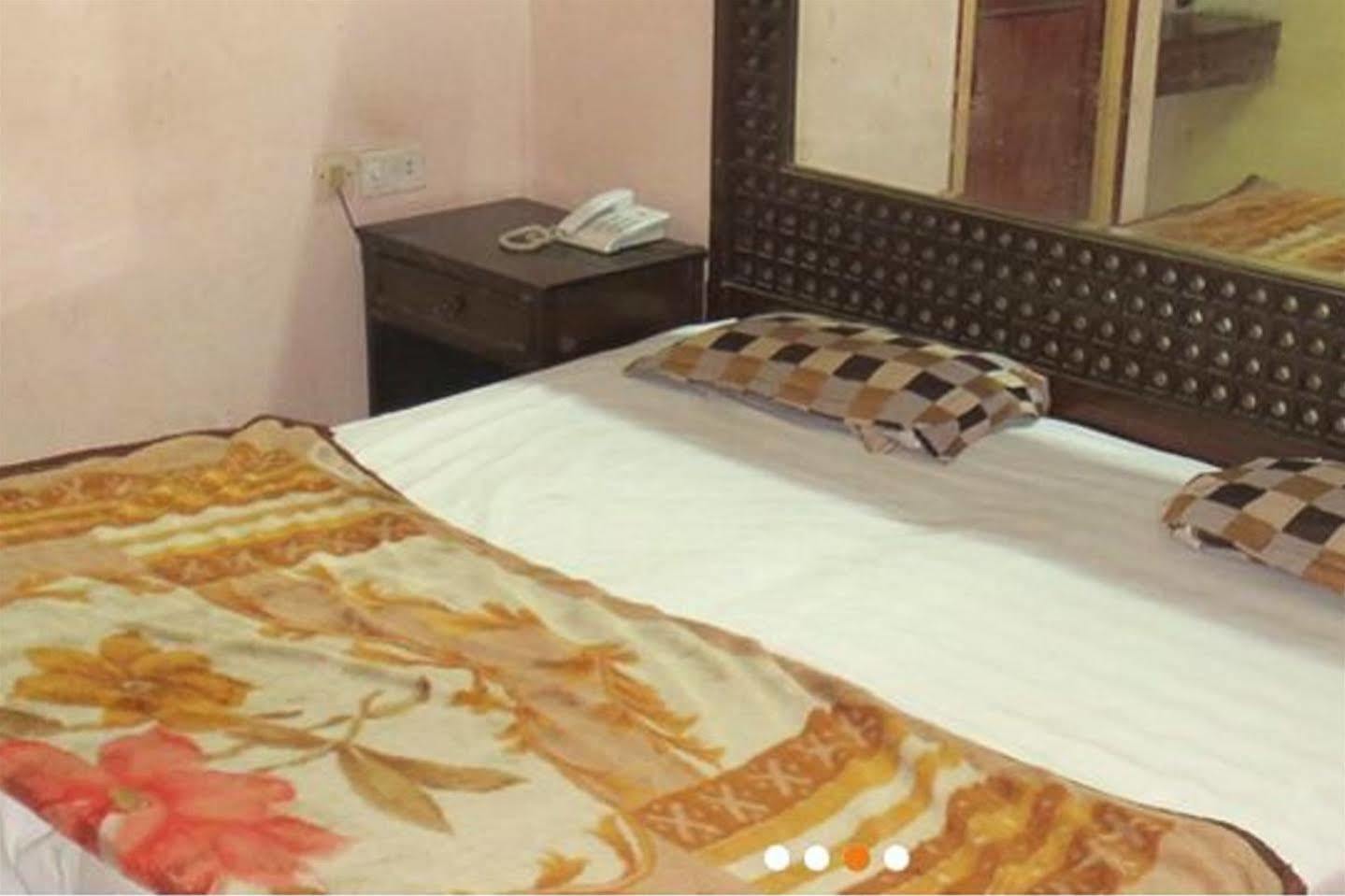 Hotel Krishna Palace New Delhi Экстерьер фото